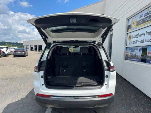 Used 2023 Jeep Grand Cherokee L Limited w/ Luxury Tech Group II AWD/4WD image 32