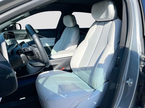 Used 2024 Cadillac Lyriq Luxury w/ LPO, Floor Liner Package AWD/4WD image 15