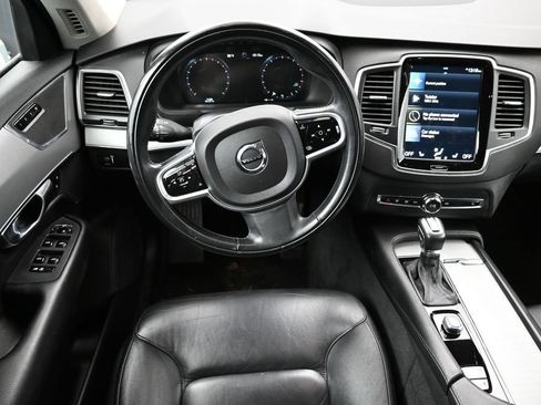 Used 2022 Volvo XC90 T5 Momentum AWD/4WD image 3