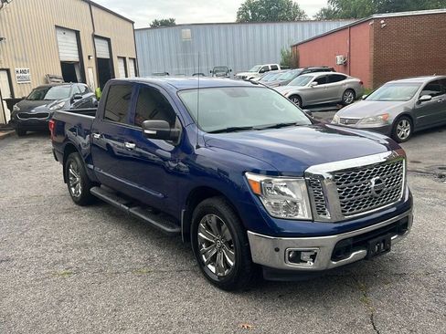 Used 2019 Nissan Titan SV w/ SV Convenience Package AWD/4WD image 3
