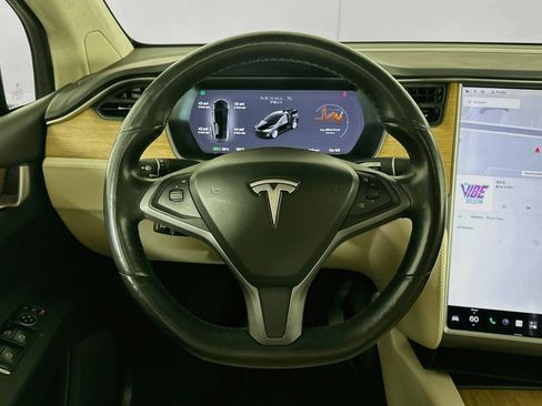 Used 2018 Tesla Model X 75D AWD/4WD image 17