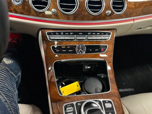 Used 2019 Mercedes-Benz E 300 4MATIC image 27