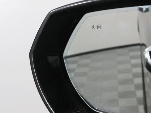 Used 2022 GMC Yukon XL Denali w/ Advanced Technology Package image 48