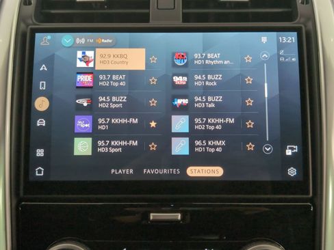 Certified 2025 Land Rover Discovery Dynamic SE image 22