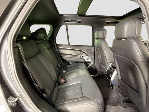 Used 2025 Land Rover Range Rover SE AWD/4WD image 15