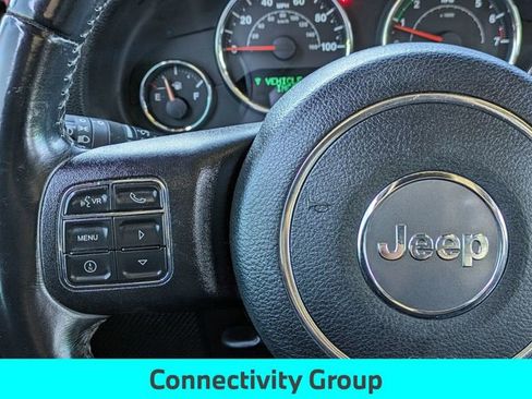 Used 2017 Jeep Wrangler Unlimited Rubicon w/ Connectivity Group image 17