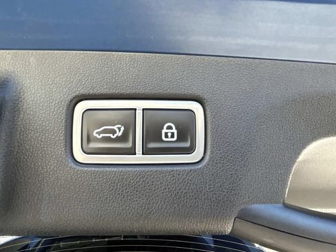 Certified 2022 Kia Sorento SX image 17