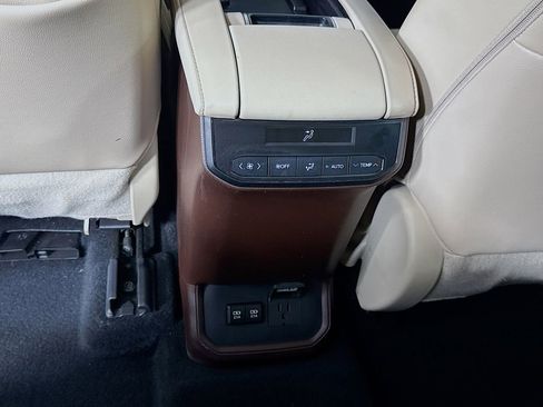 Used 2020 Toyota Highlander Limited image 30