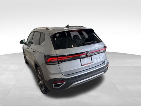 Used 2025 Volkswagen Taos SEL image 3
