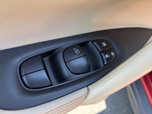 Used 2017 Nissan Rogue SL AWD/4WD image 9