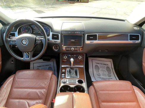 Used 2016 Volkswagen Touareg VR6 image 27