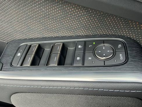 Used 2024 Lexus GX 550 w/ Accessory Package (Z1) AWD/4WD image 32
