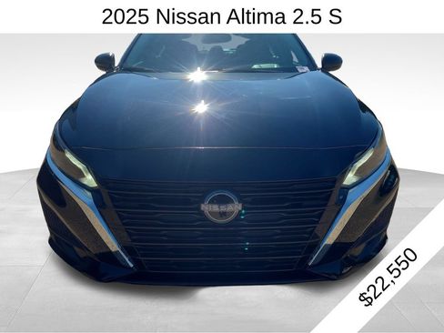 Used 2025 Nissan Altima 2.5 S FWD image 2