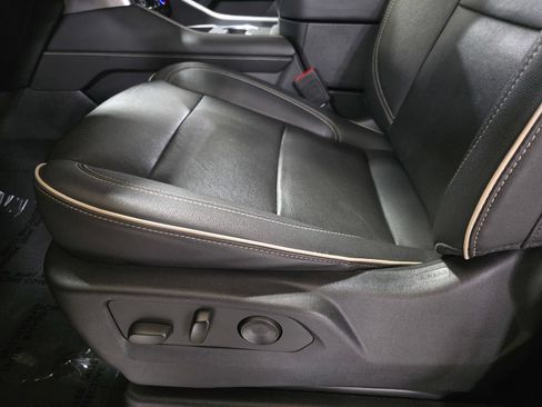 Used 2023 Chevrolet Tahoe Premier AWD/4WD image 27