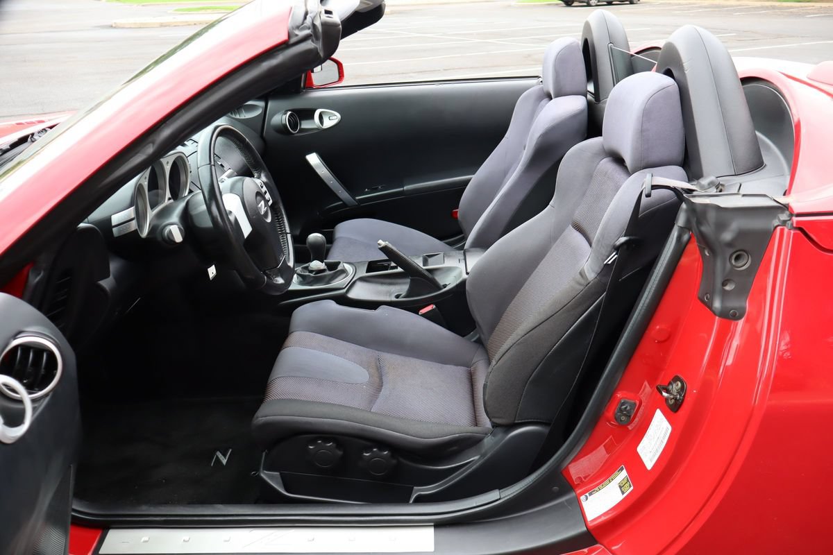Used 2004 Nissan 350Z Enthusiast RWD image 31