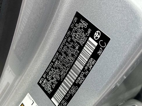 Used 2025 Toyota Prius XLE image 18