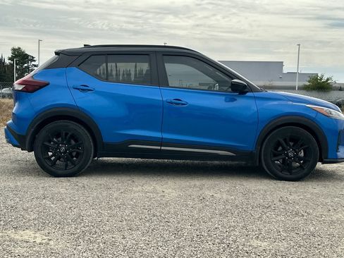 Certified 2023 Nissan Kicks SR FWD image 9