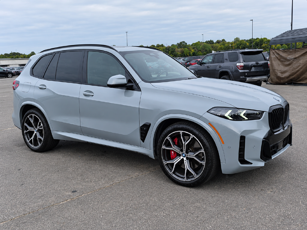 Used 2024 BMW X5 xDrive50e w/ M Sport Package AWD/4WD image 4