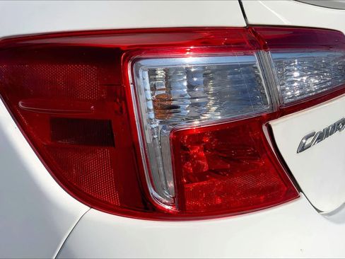 Used 2014 Toyota Camry SE image 27