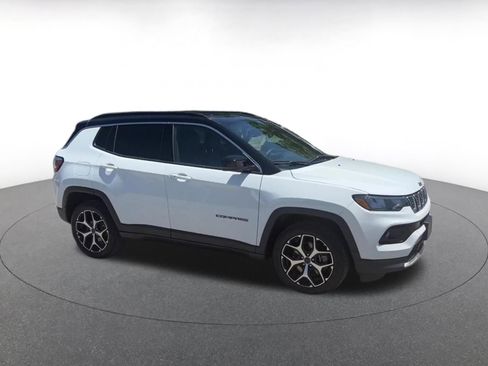 Used 2025 Jeep Compass Limited AWD/4WD image 2