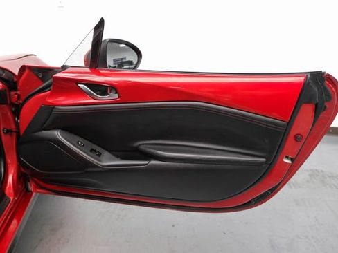 Used 2017 MAZDA MX-5 Miata RF Grand Touring image 39