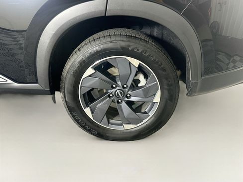 Used 2025 Nissan Rogue SV FWD image 11