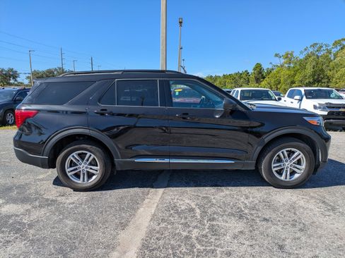 Used 2022 Ford Explorer XLT w/ Equipment Group 202A AWD/4WD image 3