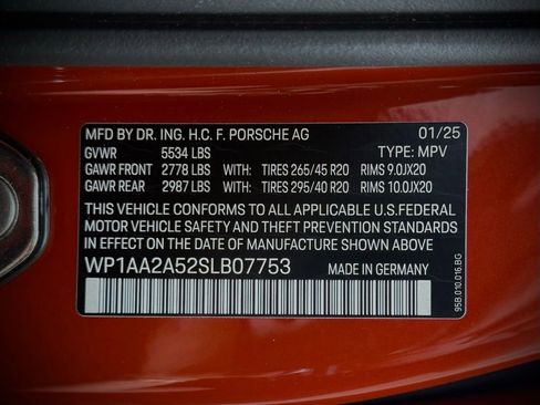 New 2025 Porsche Macan AWD/4WD image 32