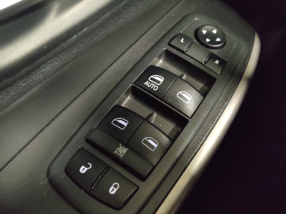 Used 2019 Jeep Cherokee Latitude w/ Popular Appearance Group FWD image 27