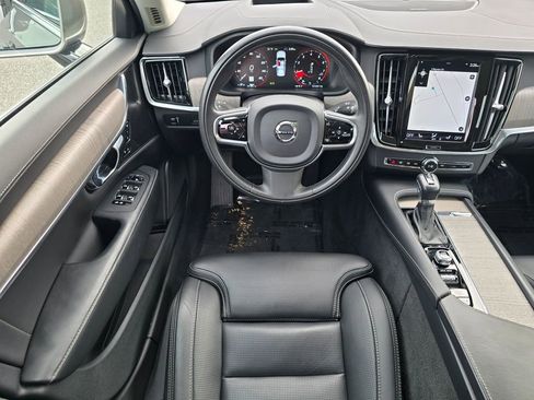 Used 2021 Volvo S90 T6 Inscription image 32