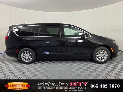 New 2026 Chrysler Voyager LX image 8