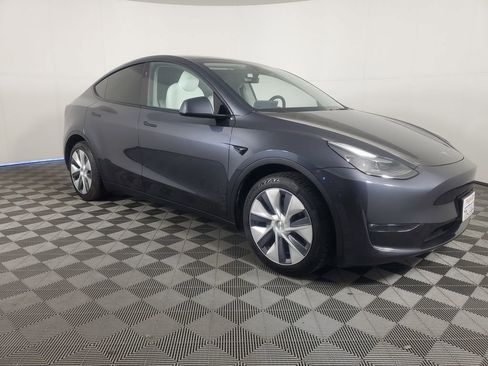 Used 2024 Tesla Model Y Long Range image 2