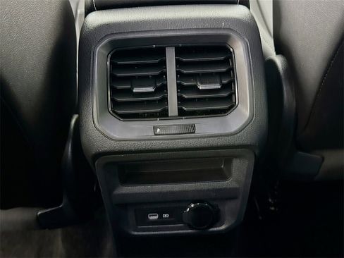 Used 2023 Volkswagen Tiguan SE image 24