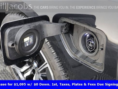 Certified 2025 BMW 750e xDrive image 17