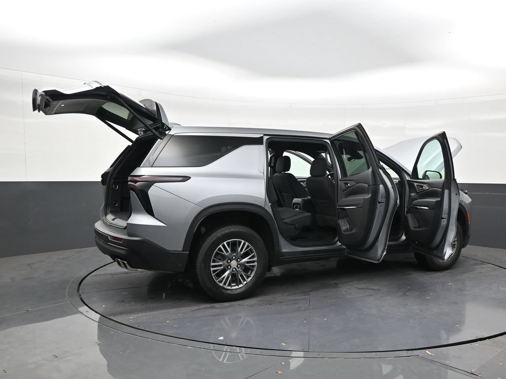 Used 2024 Chevrolet Traverse LS FWD image 27