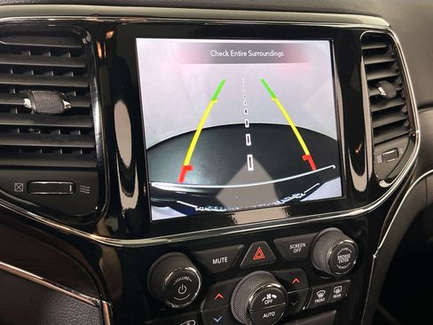 Used 2022 Jeep Grand Cherokee Limited image 13