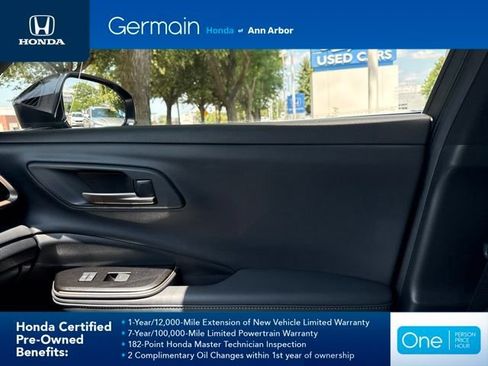 Used 2024 Toyota Crown Platinum AWD/4WD image 31