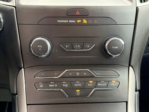 Used 2019 Ford Edge SEL AWD/4WD image 16
