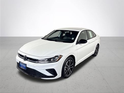 Used 2025 Volkswagen Jetta Sport FWD image 3
