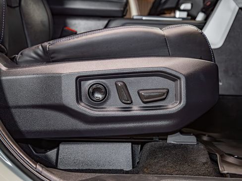Used 2025 Toyota Tundra Platinum AWD/4WD image 26