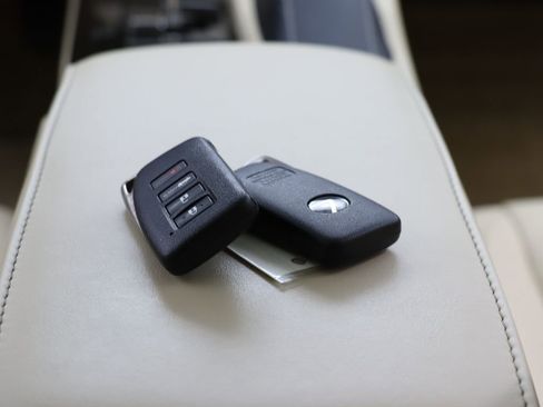 Used 2015 Lexus ES 350 w/ Luxury Package image 17