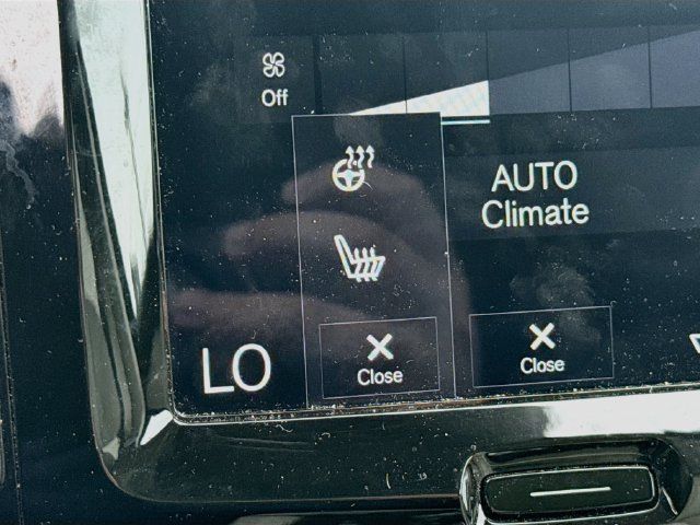 Used 2018 Volvo XC60 T5 Momentum w/ Vision Package AWD/4WD image 25