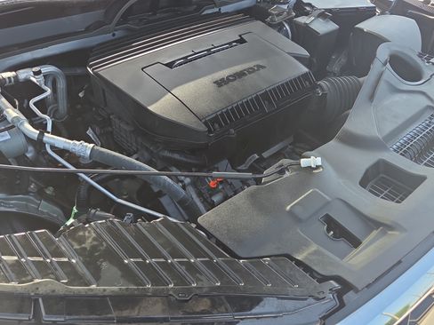 Used 2023 Honda Pilot Touring image 18