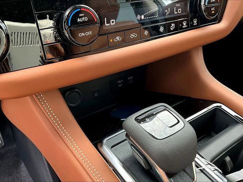 New 2026 Nissan Pathfinder Platinum AWD/4WD image 14