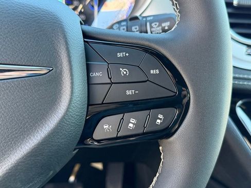 New 2026 Chrysler Pacifica Limited image 17