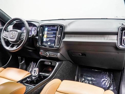 Used 2021 Volvo XC40 T5 Inscription w/ Climate Package image 16