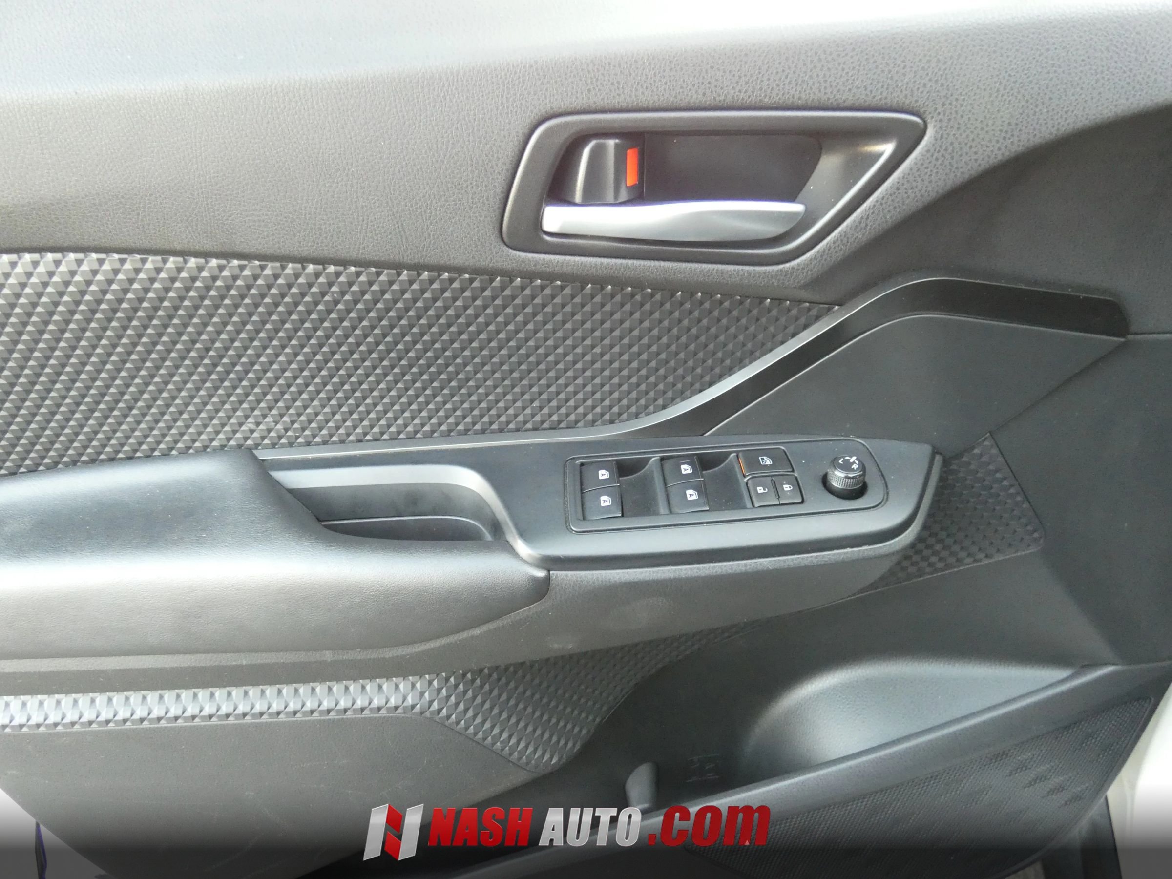 Used 2019 Toyota C-HR LE FWD image 35