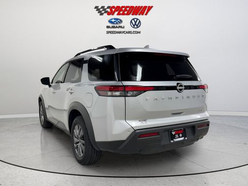Used 2024 Nissan Pathfinder SV image 5