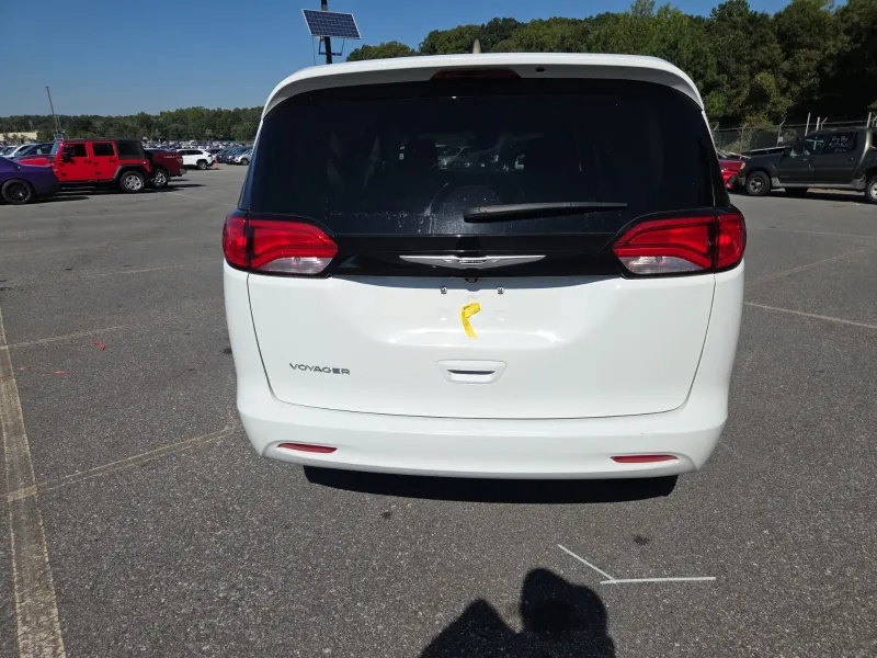Used 2024 Chrysler Voyager LX FWD image 5