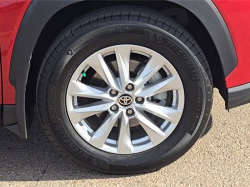 Used 2023 Toyota Corolla Cross LE image 31